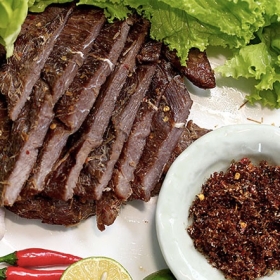 Bò một nắng chấm muối kiến