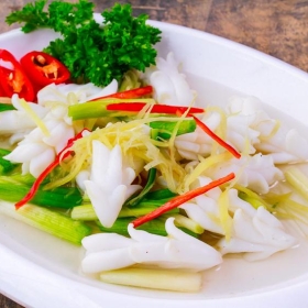 Mực lá hấp hành gừng