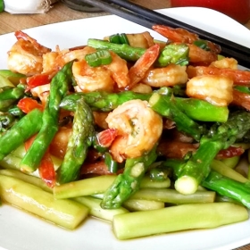 Măng tây xào hải sản