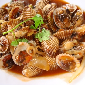 Sò huyết xào me