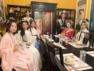 HỘI BÀN ĐÀO